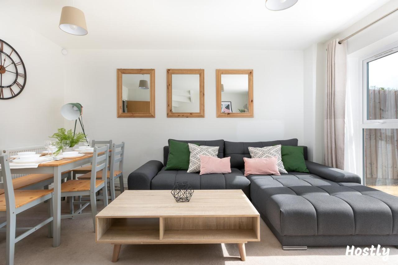 Apartment Albatross House - Comfy With Parking Slough