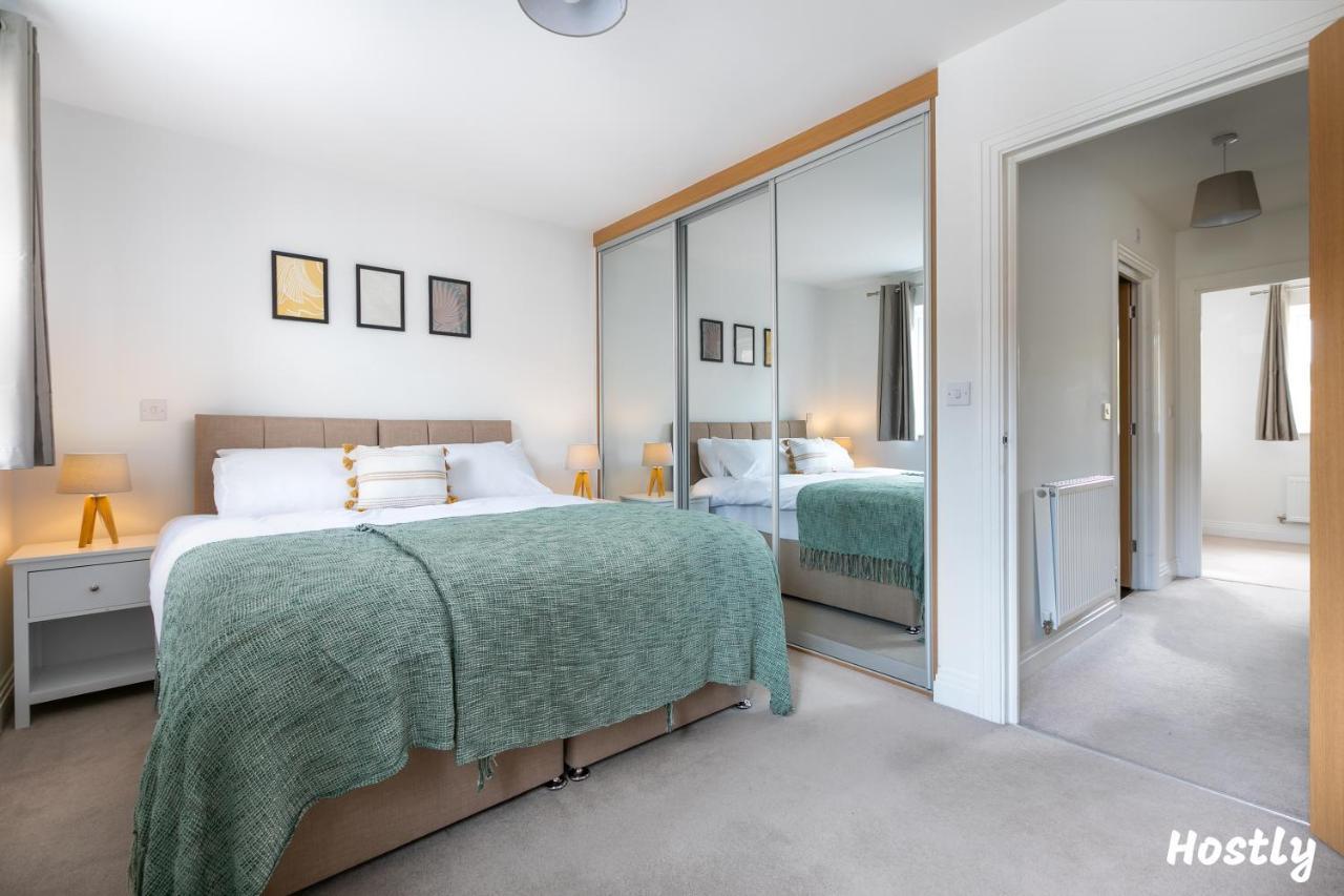 Albatross House - Comfy With Parking * Slough