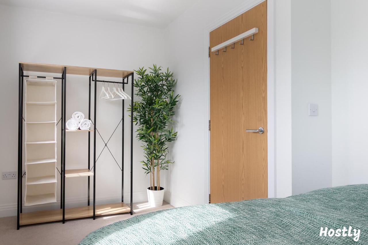 Albatross House - Comfy With Parking * Slough