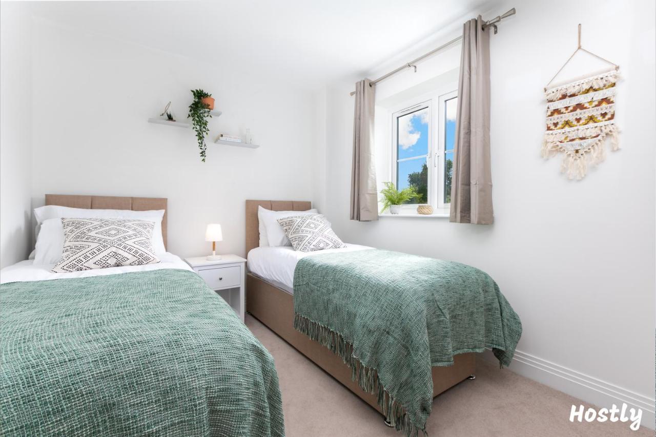 Albatross House - Comfy With Parking Slough